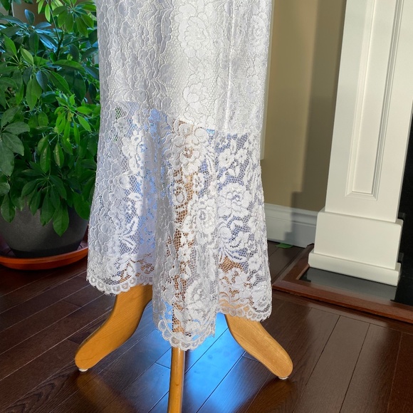 NWT - Nanette Lepore V-Neck Sleeveless Lace Dress - Picture 13 of 16